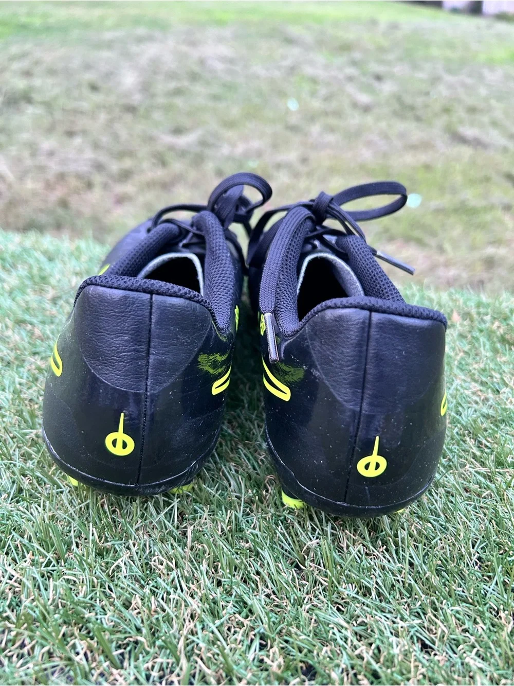 Nike Jr. Tiempo Legend 10 club boys soccer/football cleats, Boys Size 5.5, worn